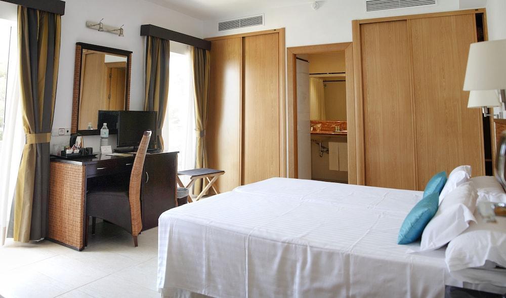 Hotel Apartamentos Cala Сантаньї Екстер'єр фото
