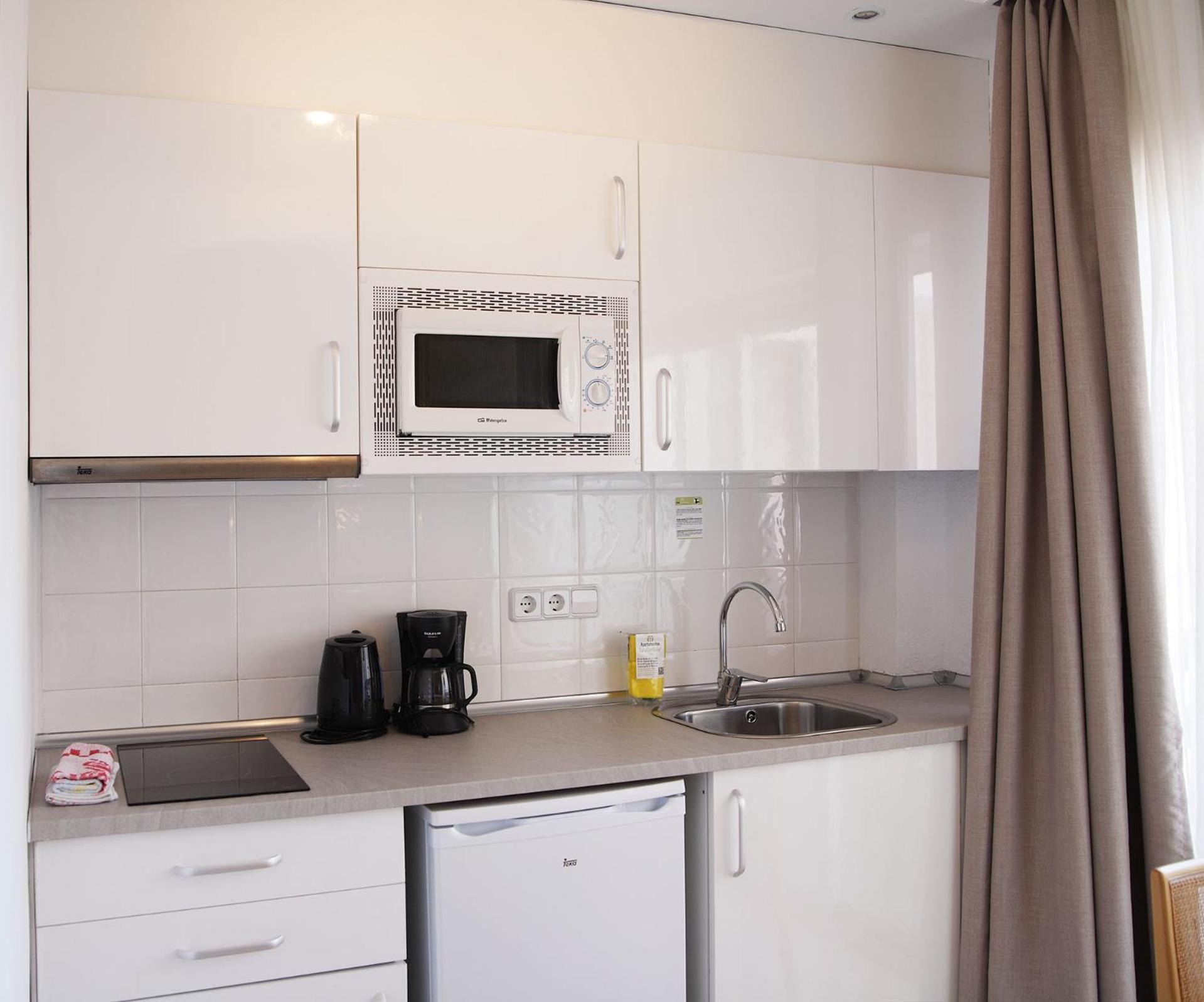 Hotel Apartamentos Cala Сантаньї Екстер'єр фото