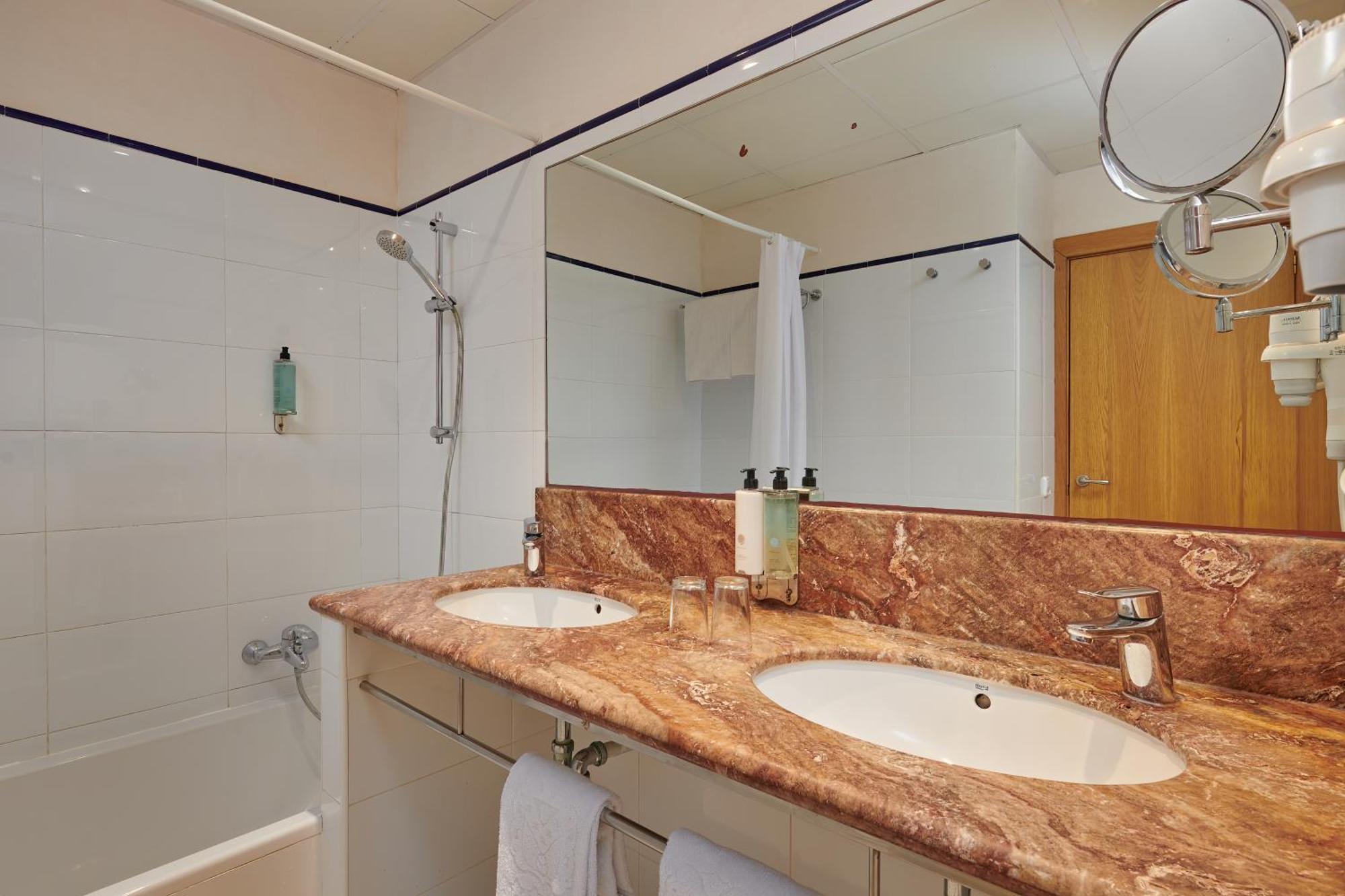 Hotel Apartamentos Cala Сантаньї Екстер'єр фото