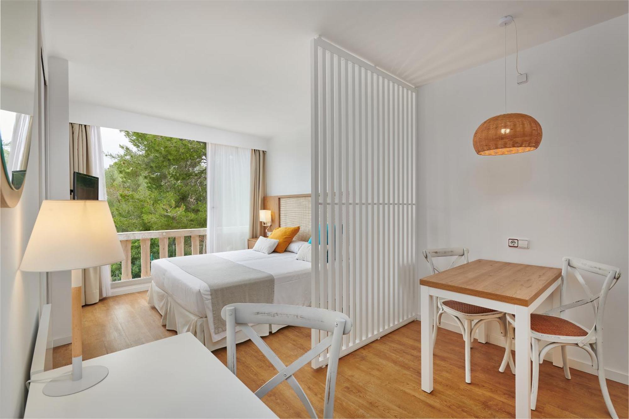 Hotel Apartamentos Cala Сантаньї Екстер'єр фото