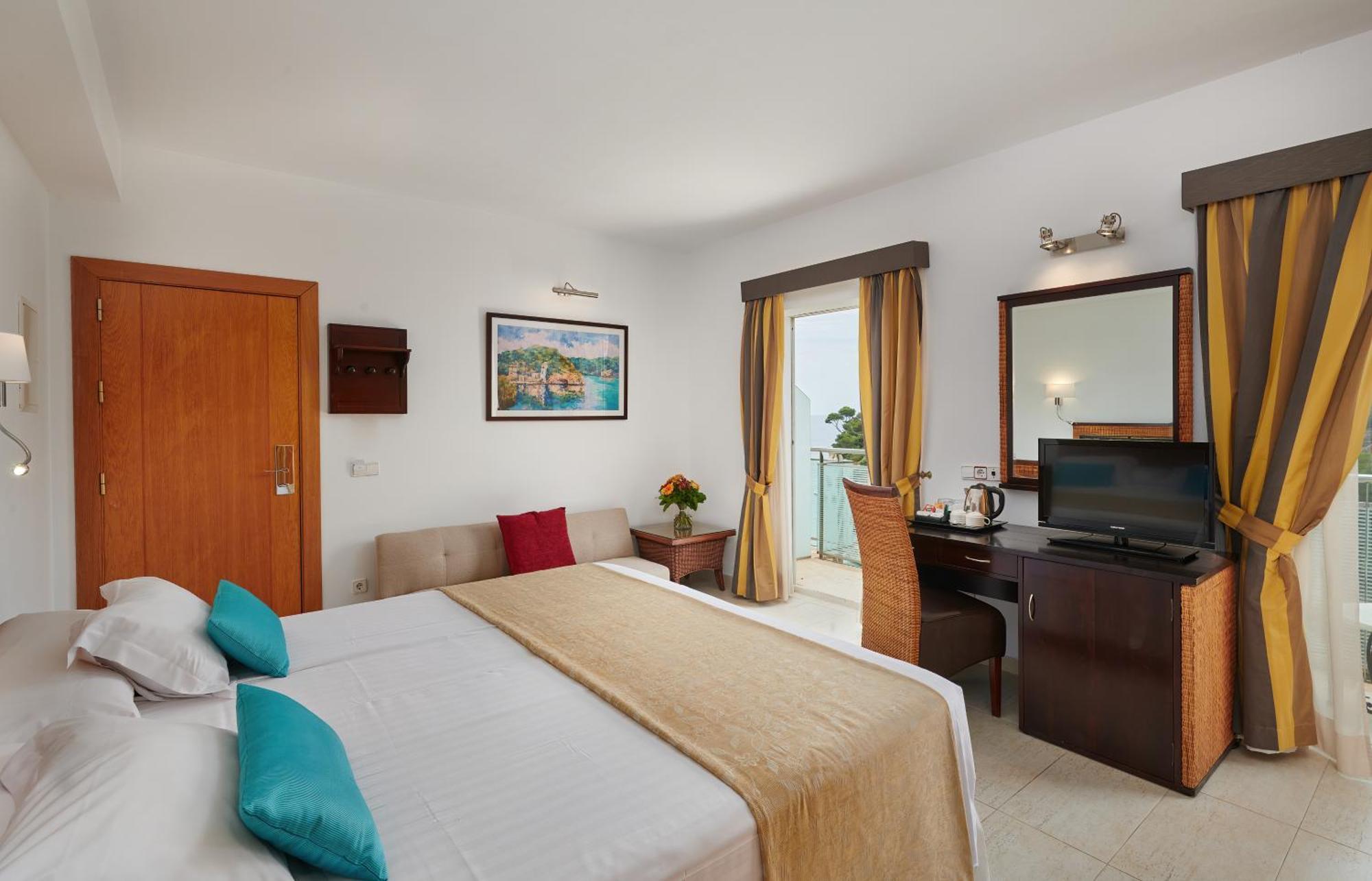 Hotel Apartamentos Cala Сантаньї Екстер'єр фото