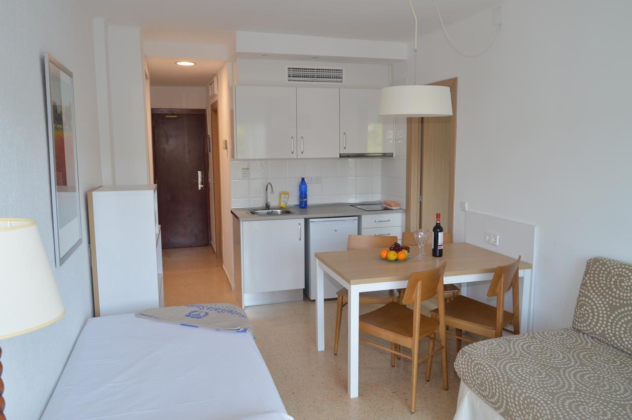Hotel Apartamentos Cala Сантаньї Екстер'єр фото