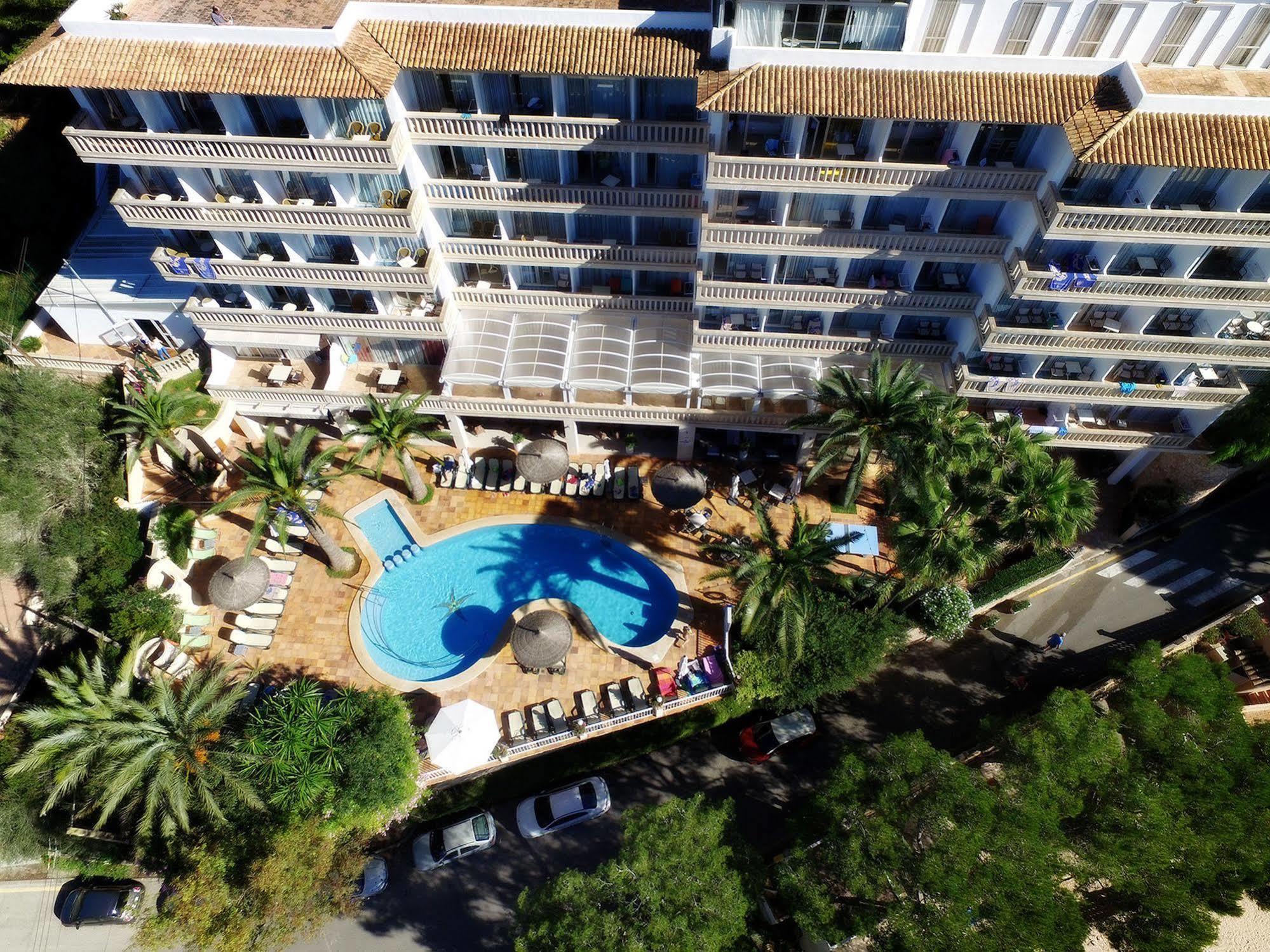 Hotel Apartamentos Cala Сантаньї Екстер'єр фото